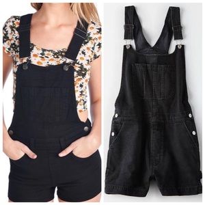 AMERICAN EAGLE NWT Tomgirl Shortall Overalls Black Sz XS